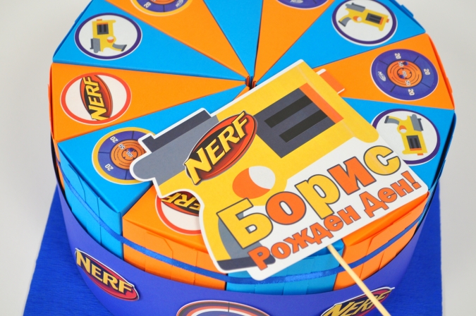 Хартиена торта с декорация и персонализация Нърф