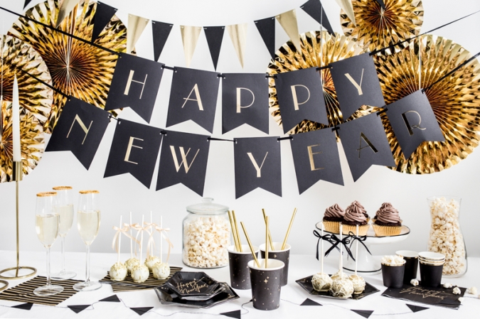 Банер гирлянд за декорация, златни и черни флагчета, 2,15 м. /Pd/