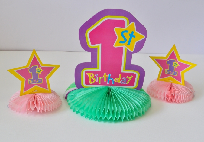 Украса за маса /тип пчелна пита/ Момиче, с надпис 1st Birthday /Tr/