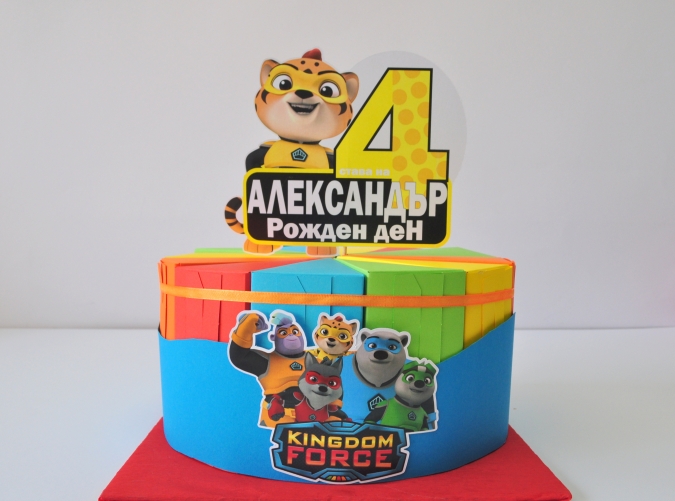 Хартиена торта с  тематична декорация и персонализация Кралски Щит