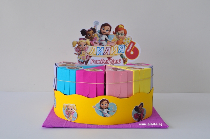 Хартиена торта с тематична декорация и персонализация Кафенето на Масленка