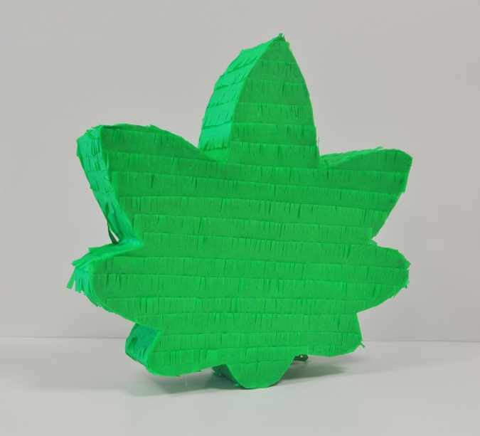 Пинята фигура Канабис 50х50см