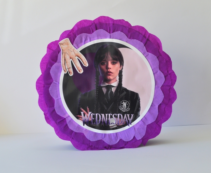 Пинята Уенсдей Адамс, две лица 40х40 см