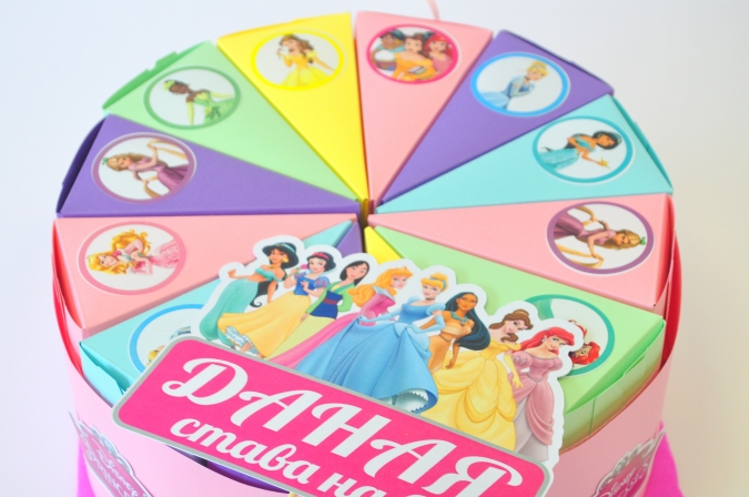 Хартиена торта с  тематична декорация и персонализация Дисни Принцеси