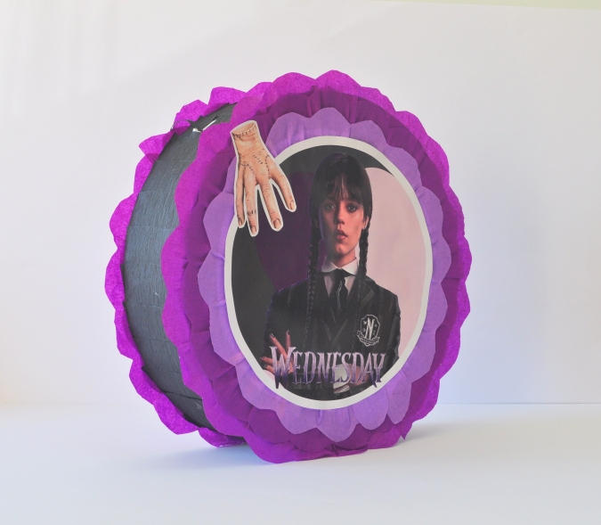 Пинята Уенсдей Адамс, две лица 40х40 см