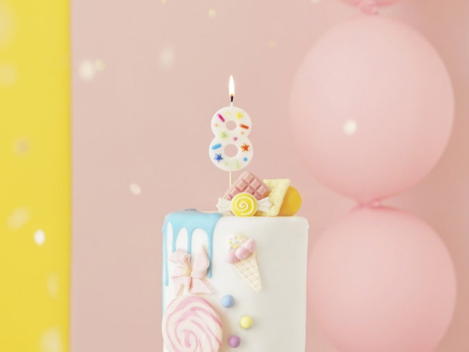 Свещичка цвят бял с конфети, цифра 8 /Pd/