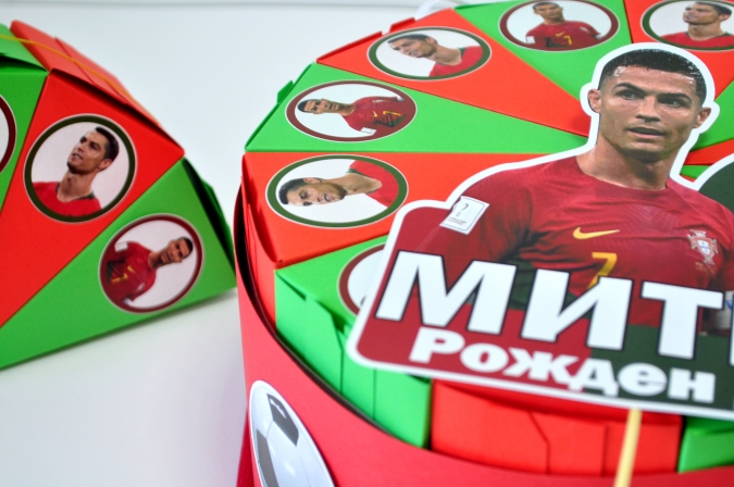 Хартиена торта с  тематична декорация и персонализация Кристиано Роналдо